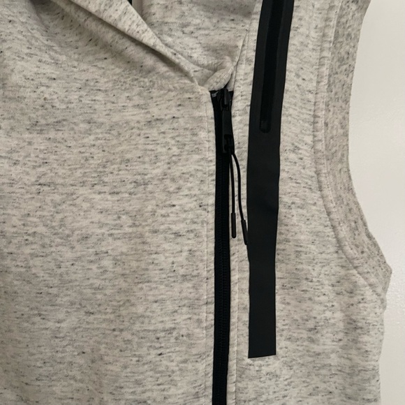 Nike Tech Fleece Vest - Picture 7 of 9